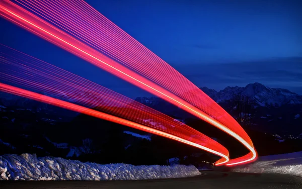 Lichte paden op een snelweg — Stockfoto