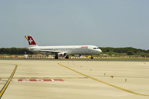 Sveitsisk Airbus 321 – stockfoto