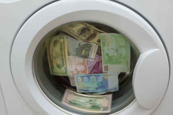 Penningtvätt i tvättmaskin — Stockfoto