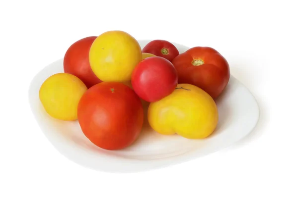 Красный и желтый помидор на блюде — стоковое фото