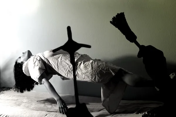 Exorcismo y levitación —  Fotos de Stock
