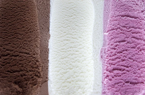 Vanilková zmrzlina čokoládové a jahodové — Stock fotografie