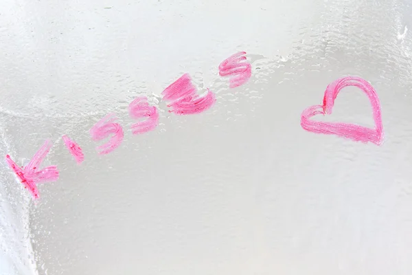 Kisses with heart on the wet glass concept background — Stock Photo, Image