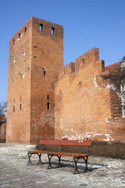 Pared del castillo de Varsovia y banco vacío — Foto de Stock