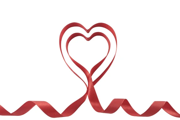 Röda bandet närvarande gåva hjärtan isolerade — Stockfoto
