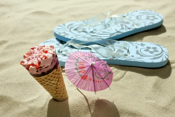 Lód ceram na plaży wakacje wakacje upalne dni koncepcja — Zdjęcie stockowe