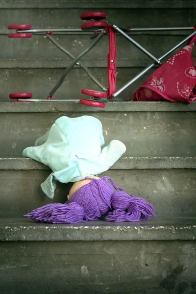 Tahliye ve şiddet evsizlik kavramı mecaz — Stok fotoğraf