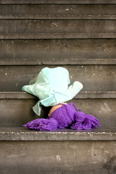 Eviction and violent homelessness concept metaphor — Stok Foto