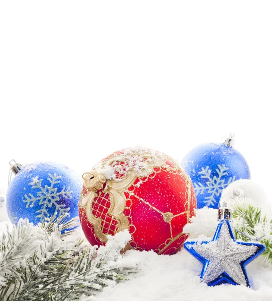 Decorazione natalizia con stella di bagattelle e fiocchi di neve — Foto Stock