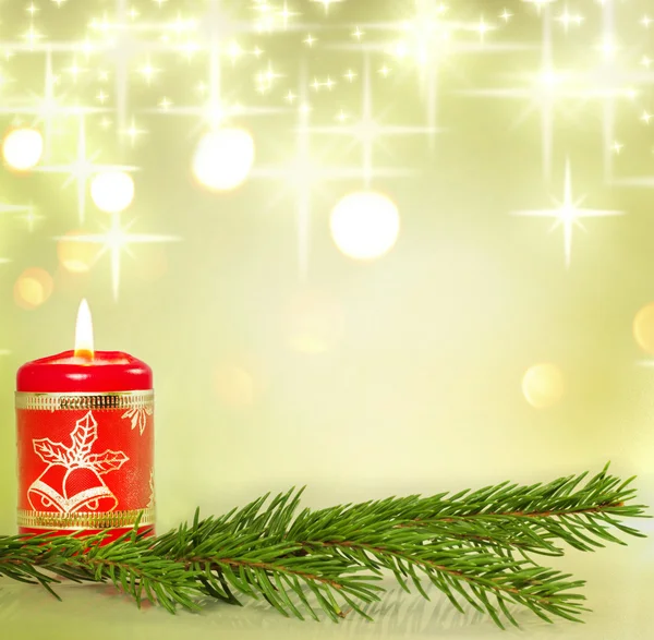 Jul ljus och evergreen mot bokeh bakgrund — Stockfoto