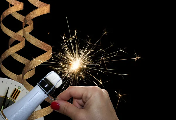 Happy new year with woman hand opening champagne — Stock Photo, Image