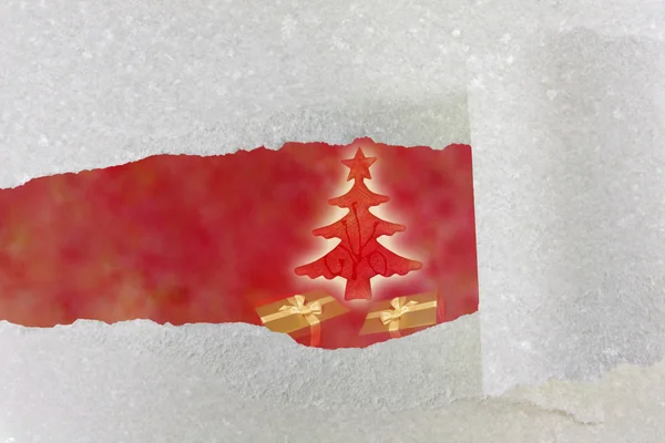 Resumen del árbol de Navidad y el papel rasgado por la nieve —  Fotos de Stock