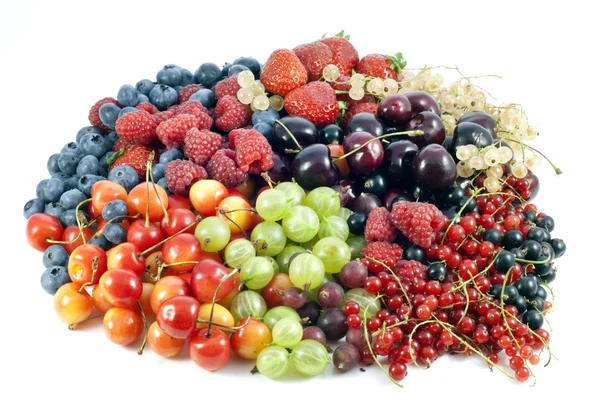 Surtido de bayas frescas y pila de frutas —  Fotos de Stock