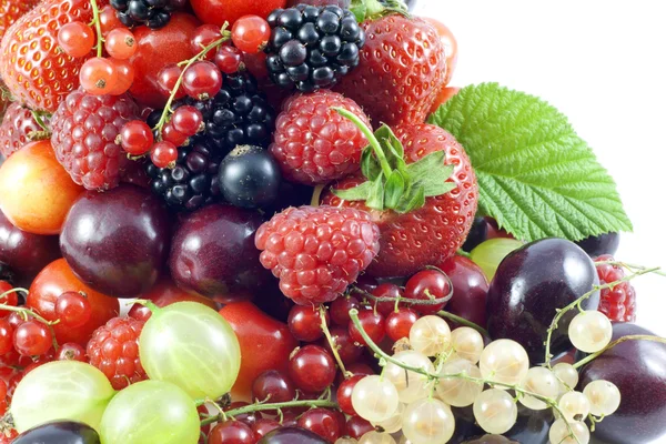 各种各样的新鲜浆果和水果背景 — 图库照片