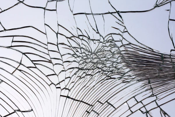 Broken shattered mirror and reflection on sky background — Stock Photo, Image