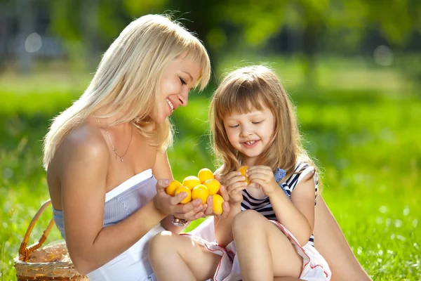 Mother and little daughter at a picnic — Stock Photo, Image