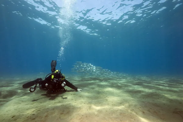 Underwater photographer and ocean — Stock Photo, Image