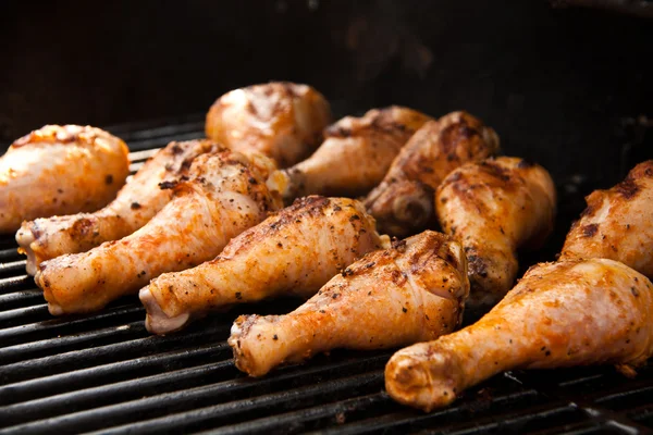 Barbequed Chicken Drumsticks — Stock Photo, Image