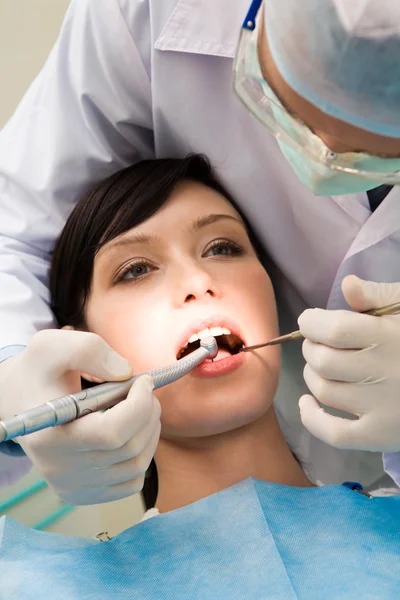 У зубного лікаря — стокове фото