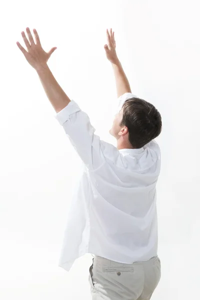Homem feliz levantando as mãos — Fotografia de Stock