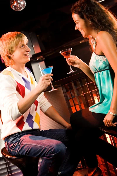 Couple dans le bar — Photo