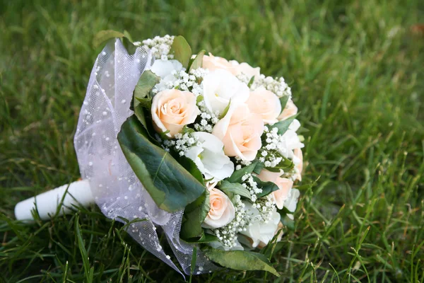 Bouquet on the grass — Stock Photo, Image