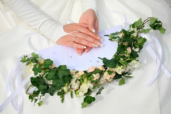 Hands with bouquet — Stock Photo, Image
