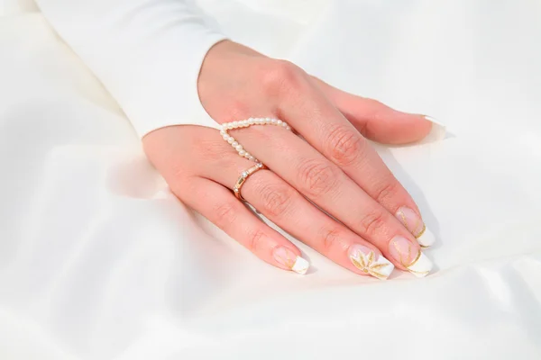 Hand of marriageable — Stock Photo, Image