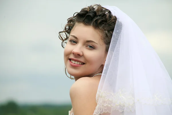 Радующаяся невеста — стоковое фото