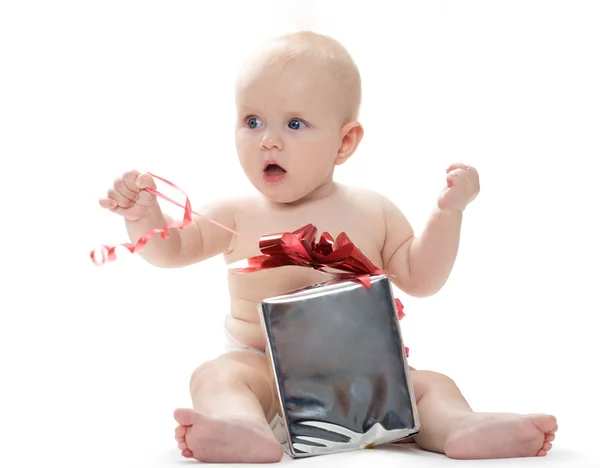 Bebek hediye ile — Stok fotoğraf