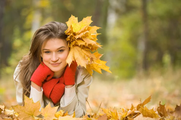 Girl with golden leaves — Stock Photo, Image