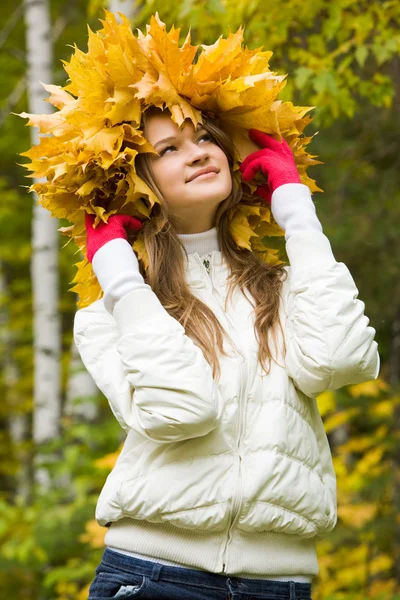 Woman in maple wreath — Stock Photo, Image