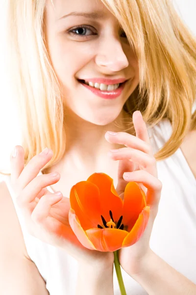 Dziewczyna z tulipanów — Zdjęcie stockowe