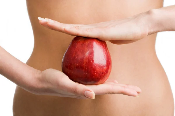 Segurando uma maçã madura fresca — Fotografia de Stock