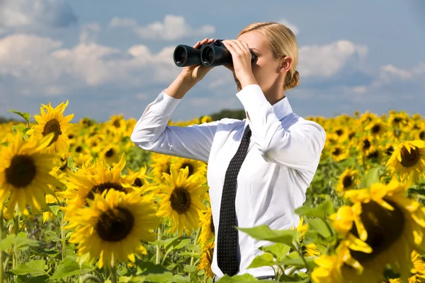 Looking through binoculars — Stock Photo, Image