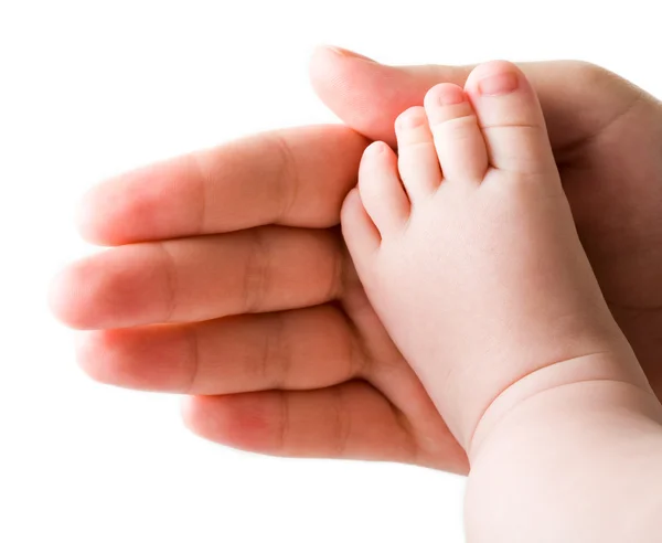 Pé de bebê na palma da mão de suas mães em isolamento — Fotografia de Stock