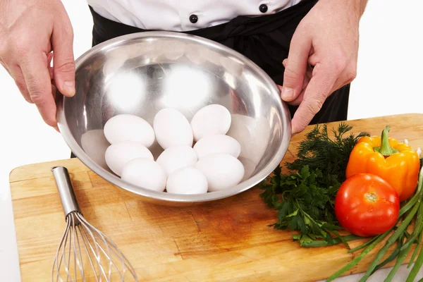 Приготування омлету з овочами — стокове фото