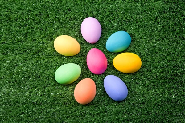 Eggs on grass — Stock Photo, Image