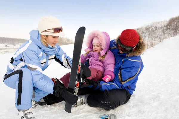 滑雪者的家庭 — 图库照片