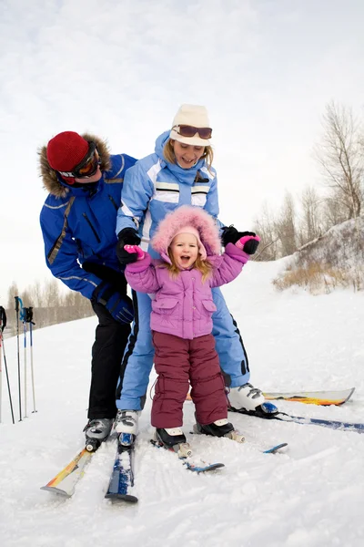 Family skiing — Stock Photo, Image