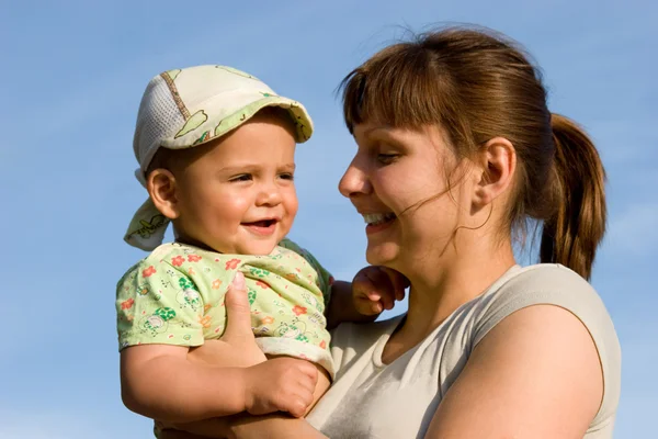 Žena s malým dítětem — Stock fotografie