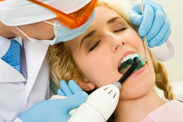 Dentes de cura — Fotografia de Stock