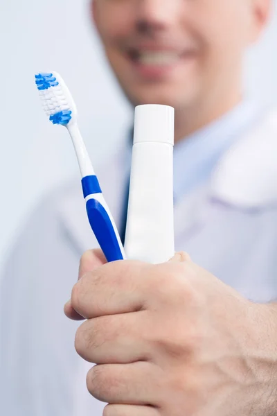 Brush and toothpaste — Stock Photo, Image