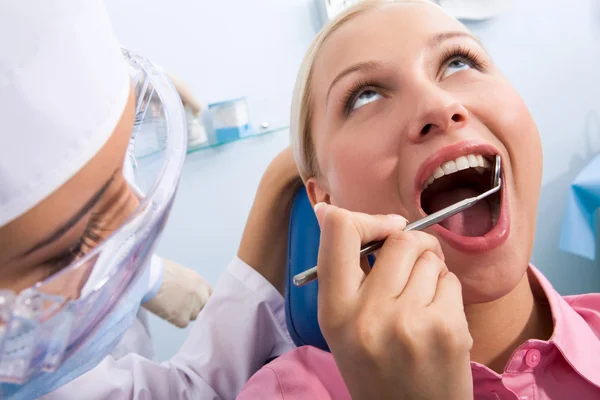 Kontrola stomatologiczna — Zdjęcie stockowe