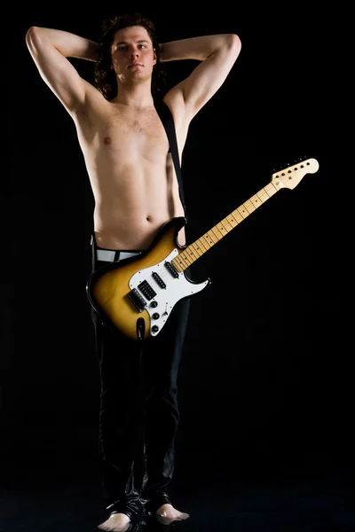 Guitarrista atraente — Fotografia de Stock
