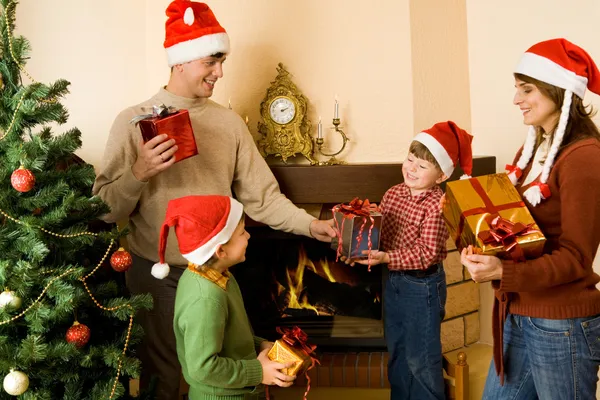 Giving presents — Stock Photo, Image