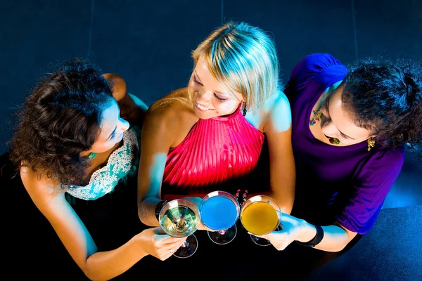 Девушки на вечеринке — стоковое фото