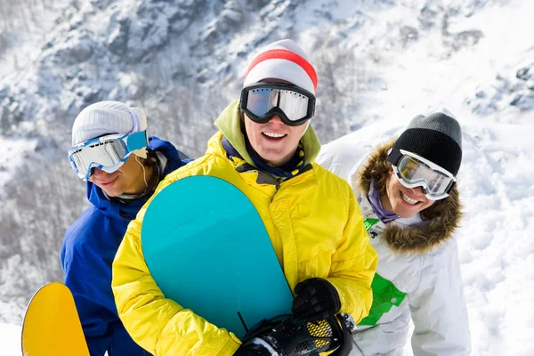 Wesoły snowboardzistów — Zdjęcie stockowe