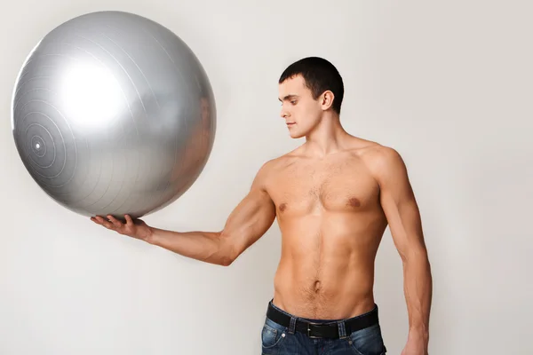 Man holds ball — Stock Photo, Image