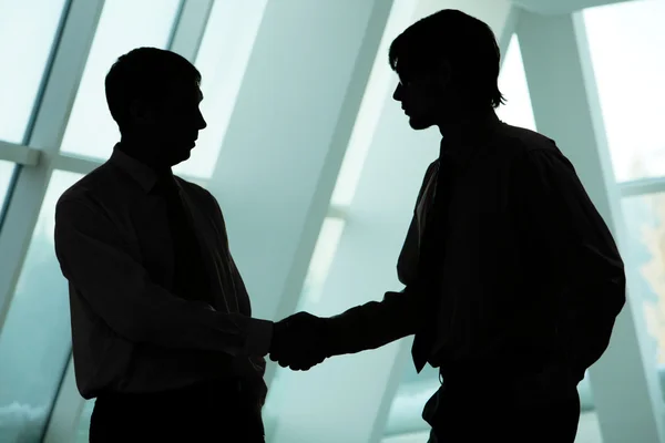 Mannen handshaking — Stockfoto